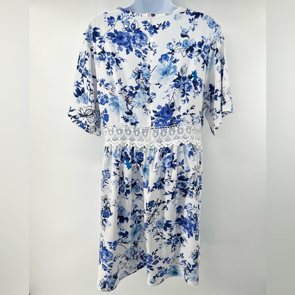 Plus Floral Print Guipure Lace Insert Dress - Picture 7 of 7
